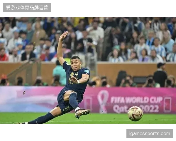 姆巴佩以西甲金靴奖杯开启世界杯征程，其稳定的进球效率是法国队卫冕的底气